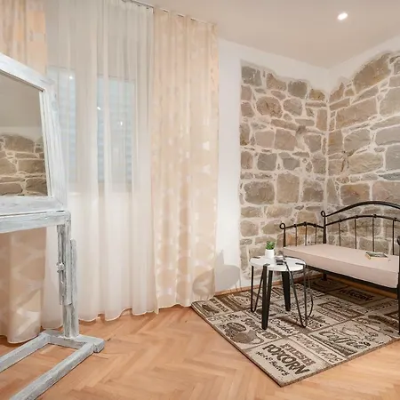 Apartment Boris Split
